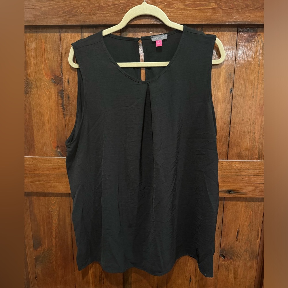Women's Sleeveless Pleat V-Neck Top